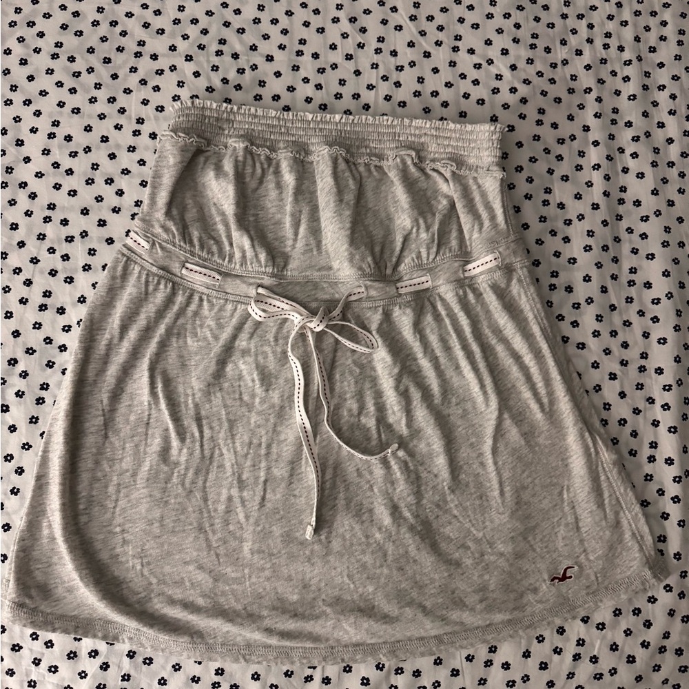 Hollister Gray Girl's Top with a soft brushed cotton fabric.